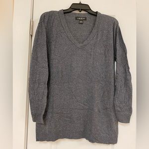 August Silk, Woman’s Gray, Size S, V-Neck Gray sweater.
